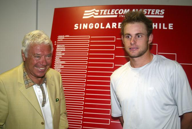 Eccolo con Andy Roddick al sorteggio degli Internazionali di Roma 2006. Ap